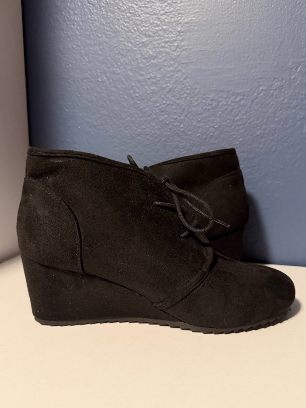 Torrid Faux Suede Wedge Ankle Lace-Up Black Booties Size 8 1/2 Wide Width - Picture 3 of 7
